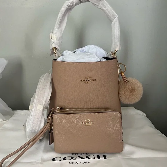 Coach Small Town Bucket Bag And Matching Wristlet - Picture 2 of 13